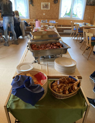 Im Familiengartenverein findet sich ein reichhalitges Frühstück zur Feier des Schweizer Nationalfeiertages